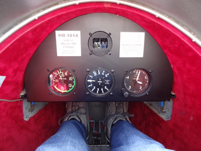 20120428 Cockpit_Mucha